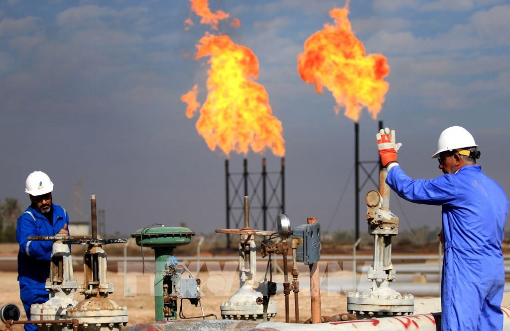 Nhiều nước tái phong tỏa giá dầu mỏ tiếp tục lao dốc