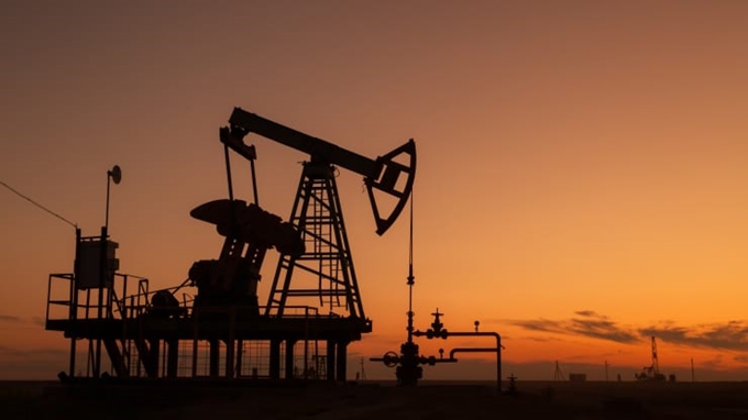 Giá dầu giảm đến mức thấp nhất trong 18 tháng qua
